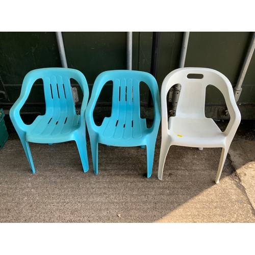 11 - 3x Child’s Stacking Garden Chairs