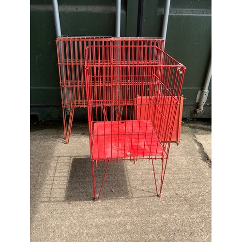 67 - 4x Folding Display Cages