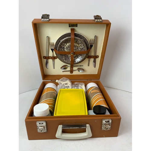 390 - Picnic Hamper