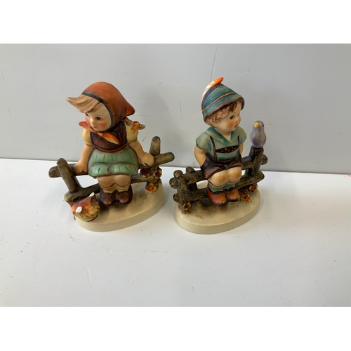 679 - 2x Goebel Figures