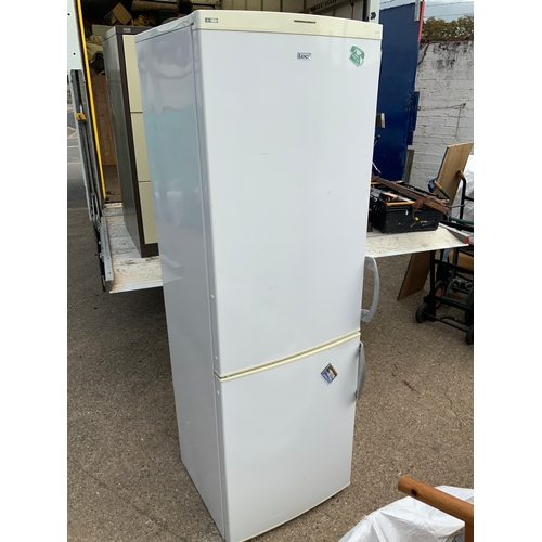 600A - LEC Fridge Freezer