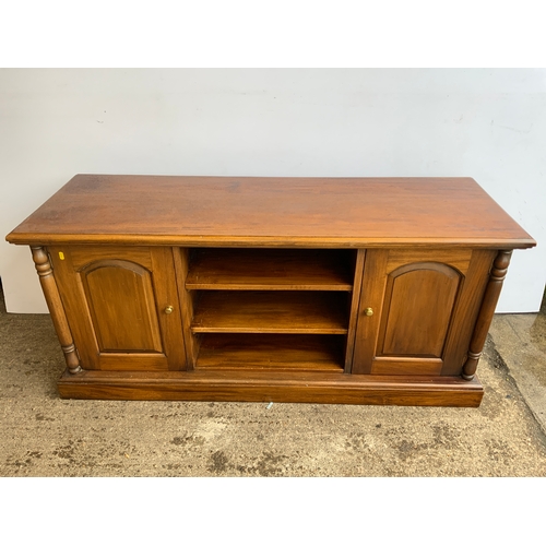 610 - Sideboard