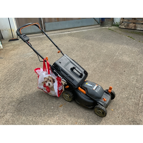 789 - Worx Cordless Lawnmower with Batteries and Charger