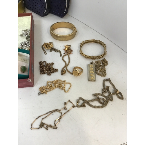 634 - Costume Jewellery and Boxes etc