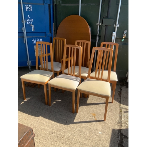 780 - Modern Table and Chairs