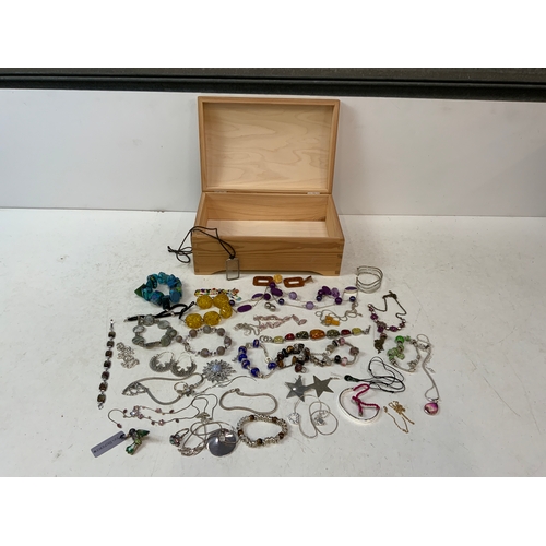 675 - Box of Costume Jewellery