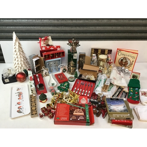 965 - Collection of Christmas Accessories