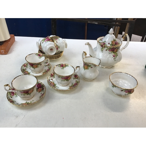 912 - Royal Albert - Old Country Roses - Tea Set