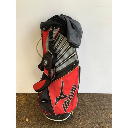 618B - Golf Bags and Clubs