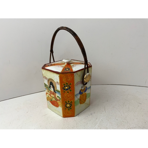 807 - Oriental Biscuit Barrel