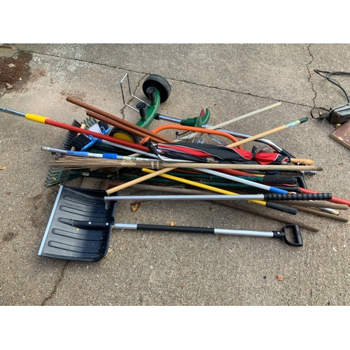 40 - Quantity of Garden Tools