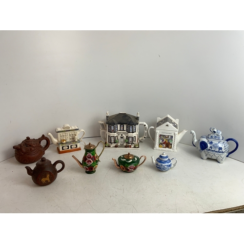 249 - Selection of Teapots