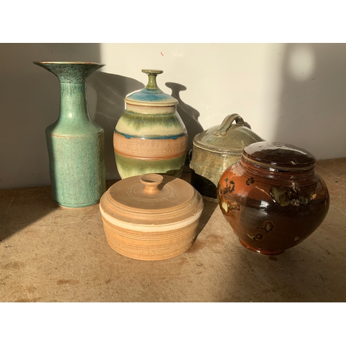 910 - Studio Pottery