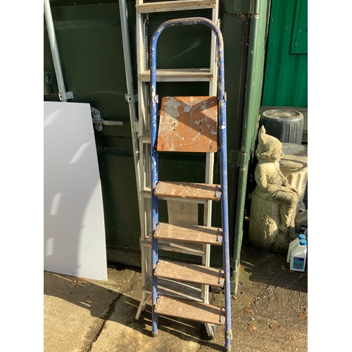 46A - 2x Ladders