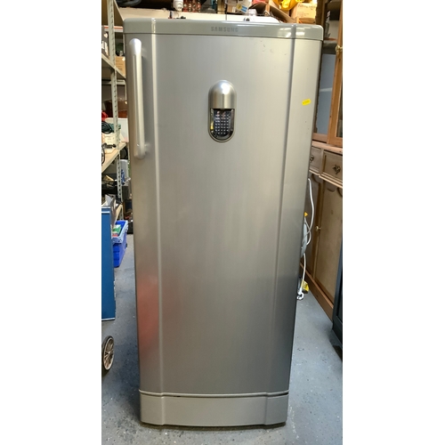 930 - Samsung Fridge Freezer