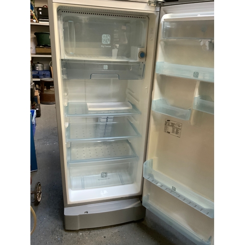 930 - Samsung Fridge Freezer