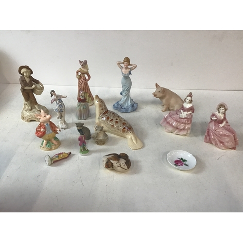 217 - Figurines etc