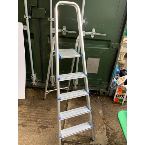 101 - Aluminium Ladders