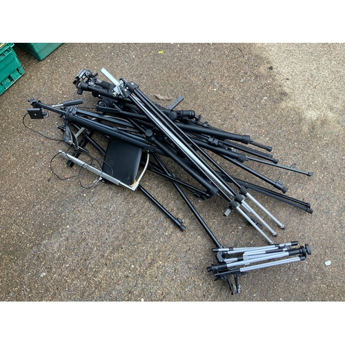 553 - Quantity of Tripods