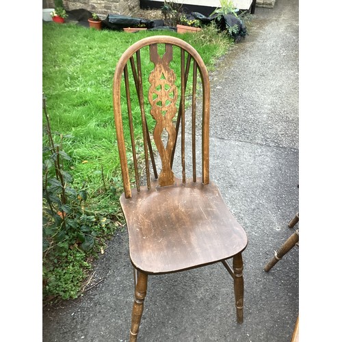 599 - Oak Table and 4x Wheel Back Chairs