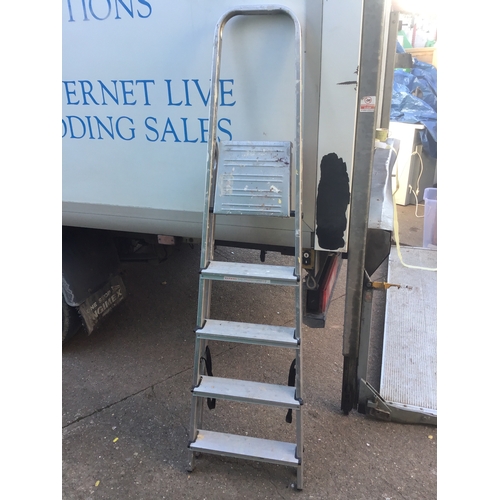 137A - Aluminium Step Ladder