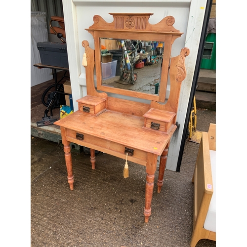 723 - Dressing Table