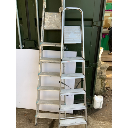 147 - Aluminium Ladders