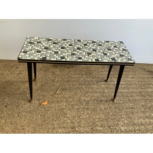 717 - Retro Table