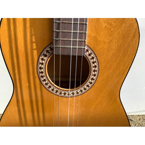 570 - Acoustic Guitar