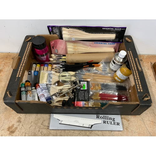 487 - Artist’s Materials - Brushes etc