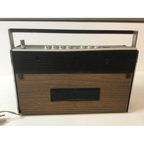 386 - Grundig Radio