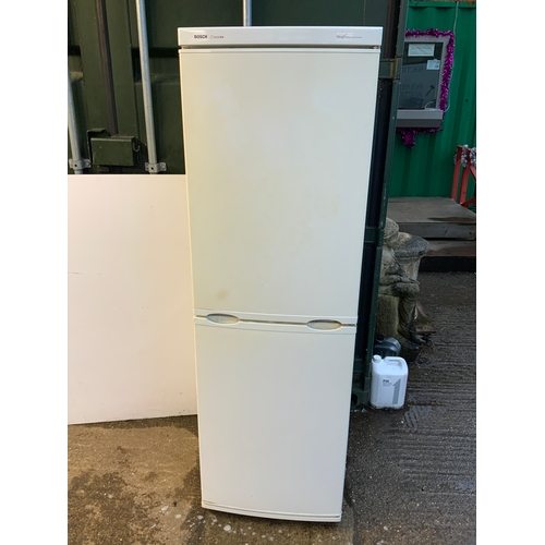 506 - Bosch Fridge Freezer - Requires Cleaning