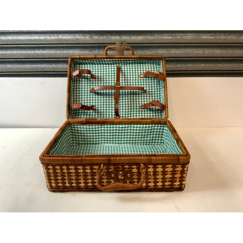 389 - Picnic Hamper