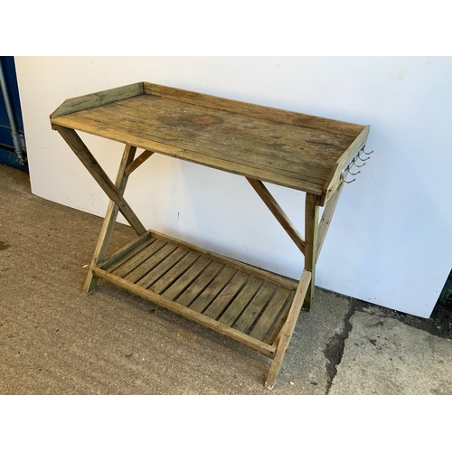 777A - Potting Bench