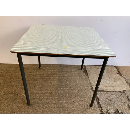 640 - Retro Table