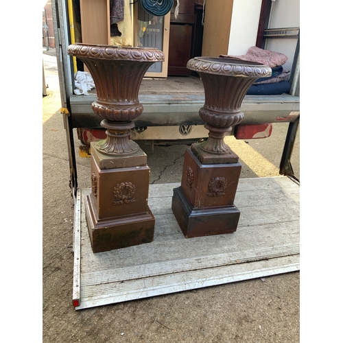 89 - Pair of Urns