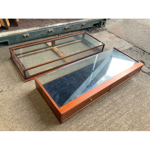 627 - Table Top Display Cabinets