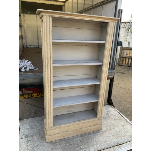 589A - Painted Bookshelves