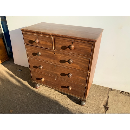 592 - Mahogany Chest of Drawers