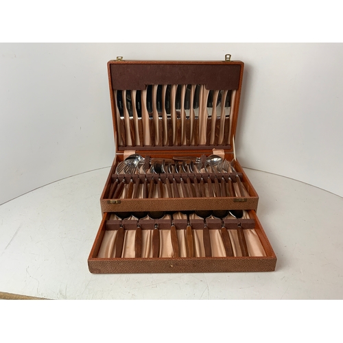 355 - Canteen of Retro Wooden Handled Cutlery