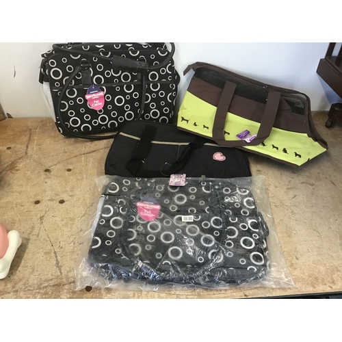 889 - Pet Carriers