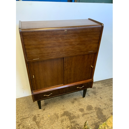 569 - Retro Cabinet