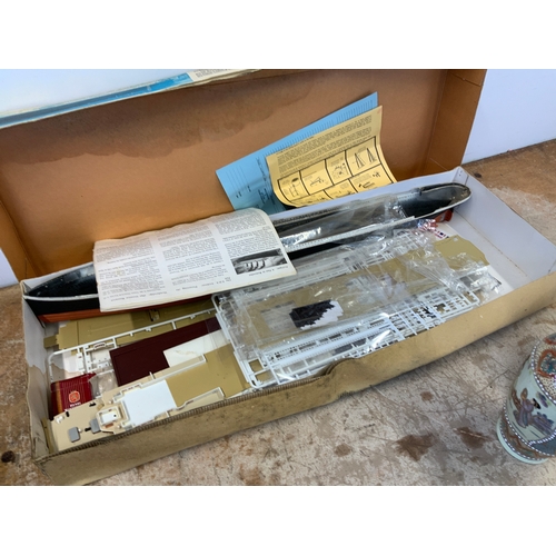 702 - Titanic Model