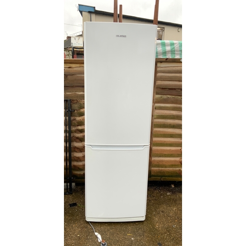 940A - Samsung Fridge Freezer