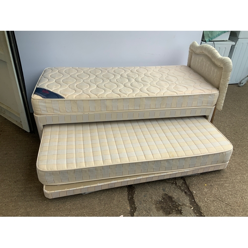 100 - Single Bed with Guest Bed
