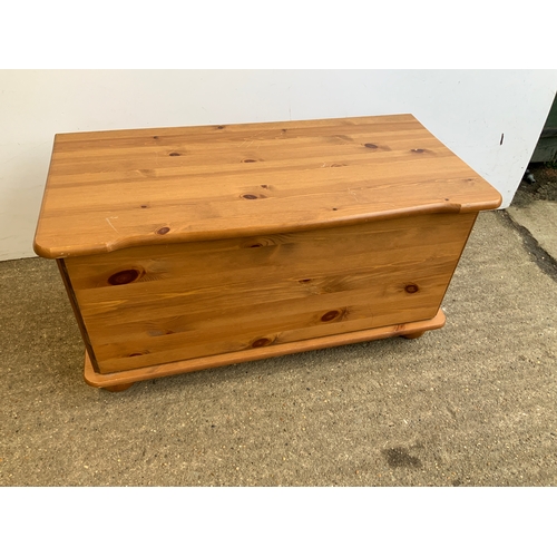 515 - Pine Blanket Box