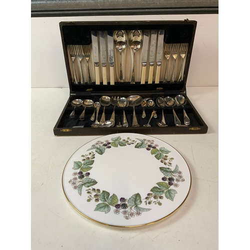 432 - Canteen of Cutlery and Worcester Cake Plate