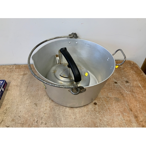 19 - Aluminium Pan and Kettle