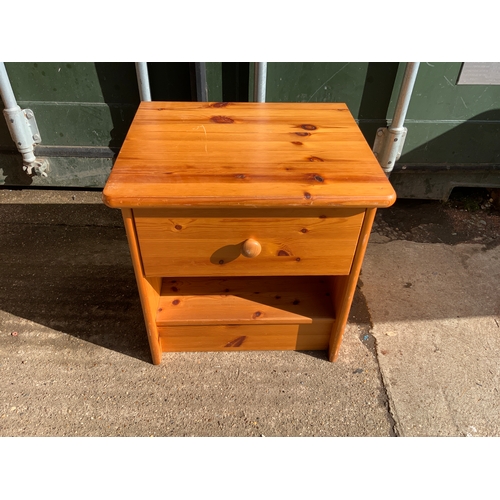 831 - Pine Bedside