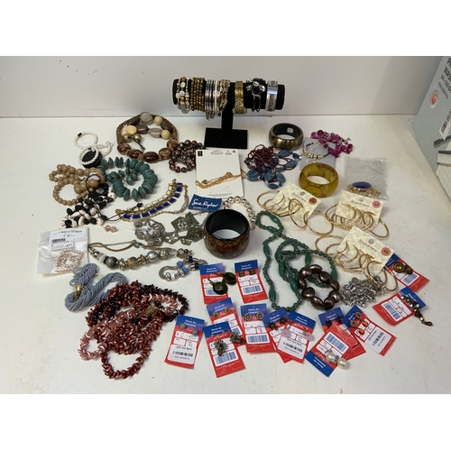 Lot 326       